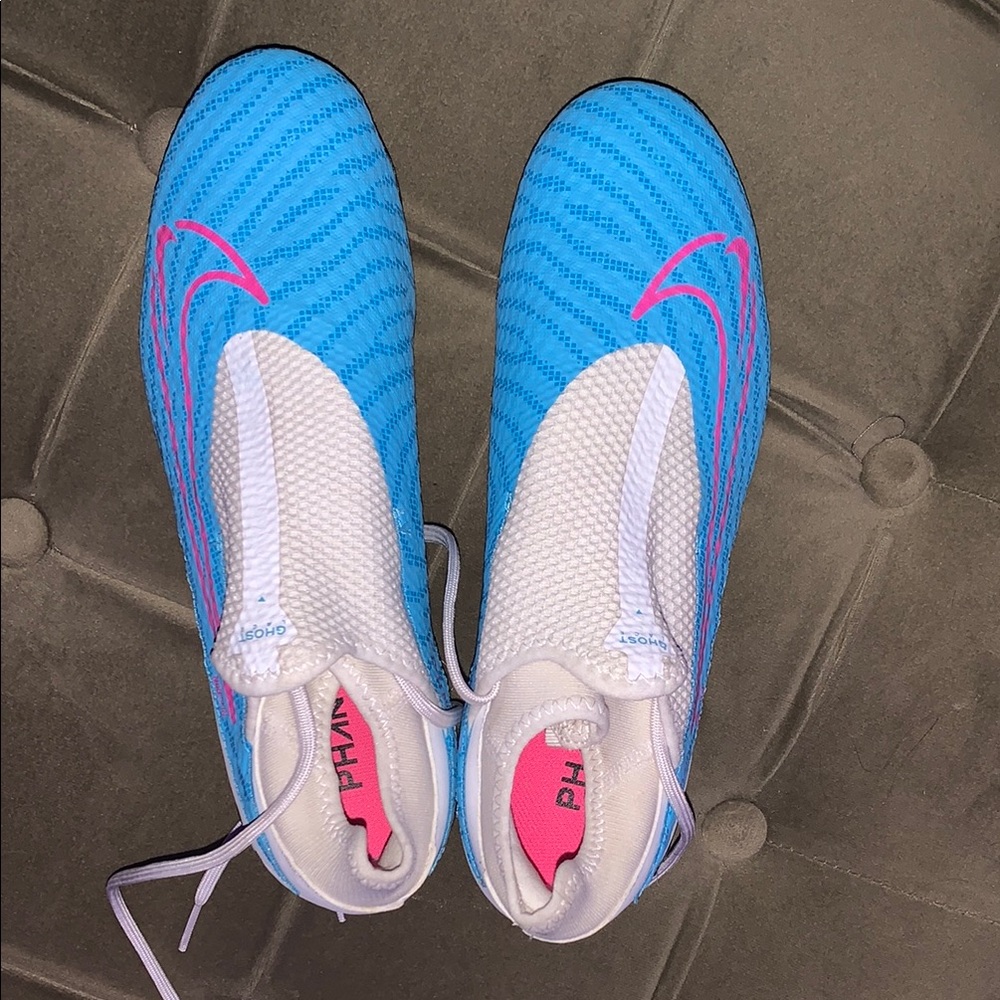 Nike Women's Blue and Pink Soccer Shoes